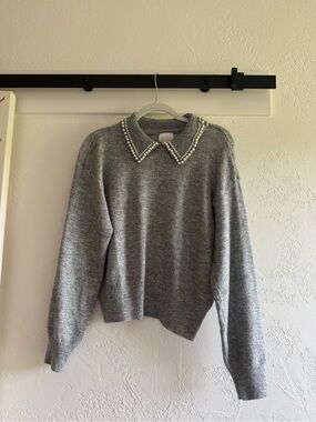 H&M Gray Knit Sweater with Pearl-Trim Collar Size Medium
